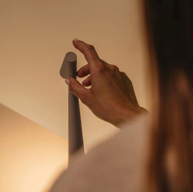 Nordic Design LED Tischlampe – Kabellos, dimmbar, 8–10 Std. Akku